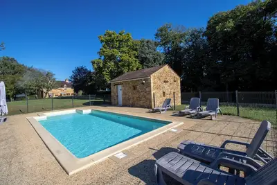 Image de Le Grand Pech avec piscine partagée, terrasse privée et Wi-Fi