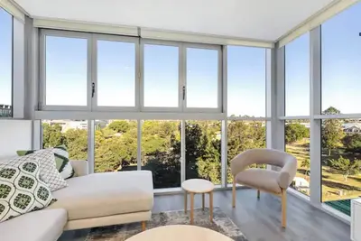 Image de Stylish Apartment in Brisbane Share Save