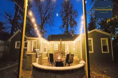 Image de 3 blocks to Notre Dame, Ev Charger, Bbq & Fire Pit! (1707)