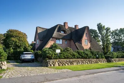 Image de Haus Carstensen Nord - Reetdachhaus fĂĽr 7 Pers. mit Sauna, Garten, Stellplatz, Wlan, Haustiere