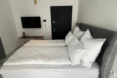 Image de Zauberhafte Apartment mit Meerblick in der Bucht von Kotor
