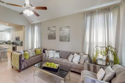 Image de 4-bedroom 2. 5 bathroom house in welcoming Little Elm. Close to Lake Lewisville
