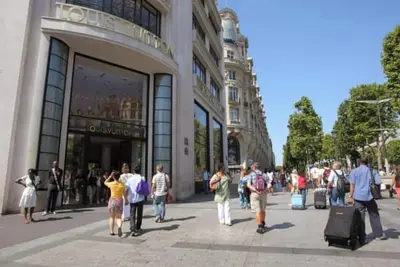 Image de 200m2 5bedroom located in the prestigious Faubourg-du-Roule-Champs Elysees