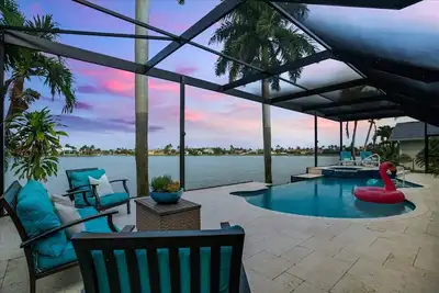 Image de The Waterfront EsCape Villa -Lakefront, infinity pool