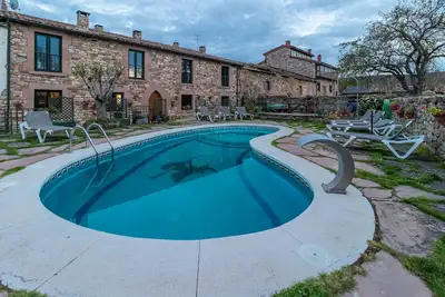 Image de Maison de campagne \"La Casona De Barrio\" avec vue sur les montagnes, piscine privée et Wi-Fi