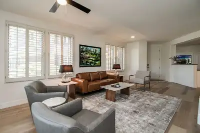 Image de Luxury Kierland 2 Bdrm Golf Course Condo w/Garage!