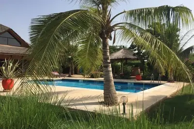 Image de Jolie Villa au calme, grand jardin, Piscine, Gouvernante. Résidence sécurisée.