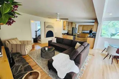 Image de Relaxed Privacy on Park / Midtown\n\n
