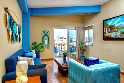 Image de Cool Romantic Zone one bedroom one bathroom private balcony with a view condo