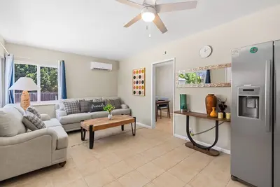Image de Charming 2-bedroom house with WiFi, Ac with Modern Comforts