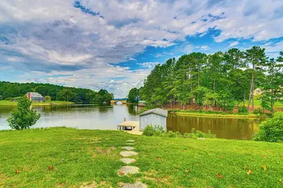 Image de Private Island Getaway in Roanoke Rapids w\/ Grill!