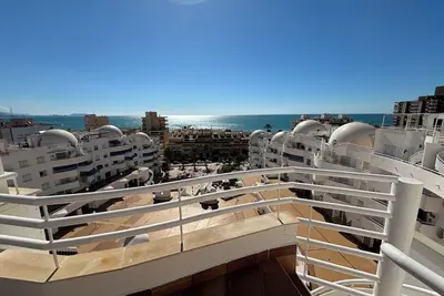 Image de Appartement duplex vue mer 200 m de la plage au centre d'El Campello Alicante.