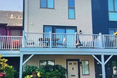 Image de Brick Market Place 3 Bedroom Condo in the Heart of Beautiful Downtown Newport!