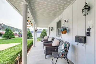 Image de Sistersville Home w\/ Sunroom: Half-Mi to River
