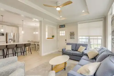 Image de Lakeside Marblehead Home w/ Screened Patio!