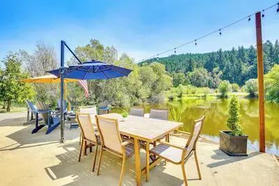 Image de Southern Oregon Cabin: Fire Pit & Private Pond!