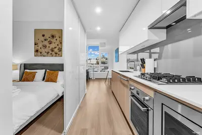 Image de Brand New 1b+1b Condo\/New West