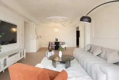 Image de Easternhub- Romantic Stylish Apartment Near the Bund Xintiandi City View