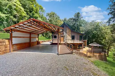 Image de Modern cabin with outdoor kitchen & lounge, wifi, private stream + dog friendly