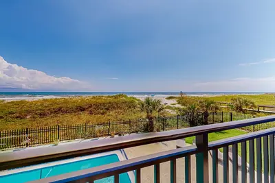 Image de Oceanview condo with pool, beach access, jetted tub, W/D, & Ac