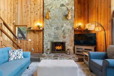 Image de 15 minutes to Legoland- Serene Lakeside Cottage Retreat
