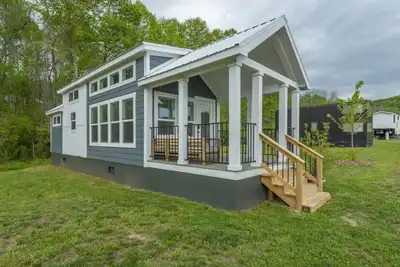 Image de tiny monroe · Trout Lily Tiny Home @ Acony Bell Village