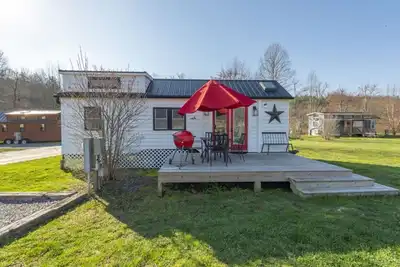 Image de Magnolia | Tiny Modern Farmhouse Escape