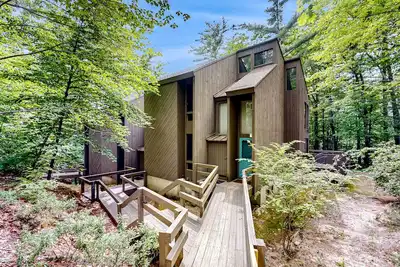 Image de Central condo with Ping-Pong, outdoor pool, tennis, deck, & wood fireplace