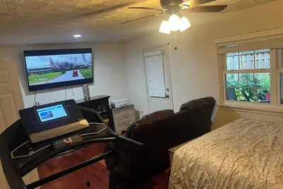Image de Spacious 4-bedroom 3. 5-bath townhome in wonderful Vienna - Near Washington Dc