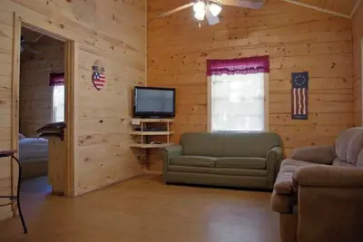 Image de Frio Pecan Farm Log Cabins House 19