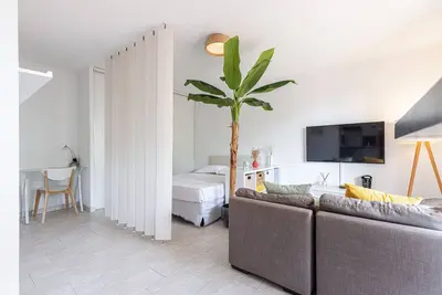Image de Beau studio avec terrasse - Piscine - Parking