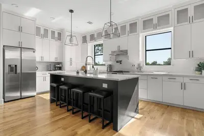 Image de Luxe Modern home + rooftop terrace near downtown