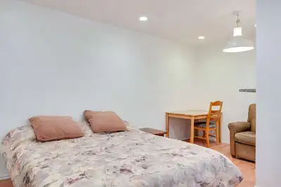 Image de Cozy Spot at Condominium by the Park