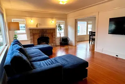 Image de Charming, Central, Family-friendly 3bd w/Hilltop Views + Office