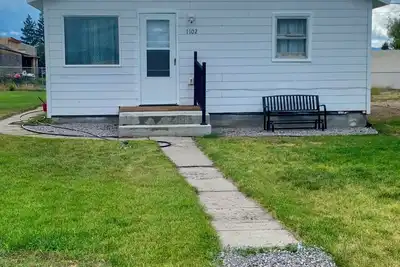 Image de Charming 2-bedroom Cabarett house in Deer Lodge with WiFi, Cable, Heat, Ac