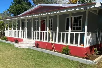 Image de Roses Garden Villa Welcomes You.