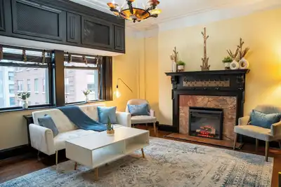 Image de 2-Bedroom Apartment in the Historic Mansfield Residence - in the Heart of Nyc