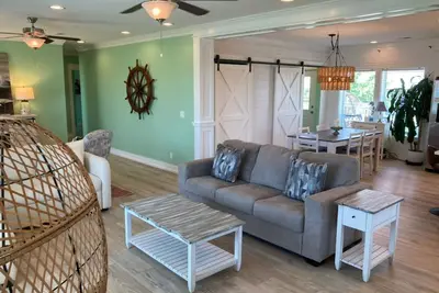 Image de Gorgeous dog-friendly home with gulf views and close to beach