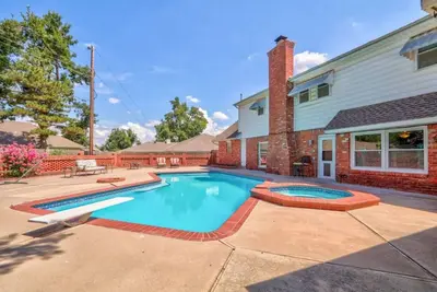 Image de Luxurious 7 bedrooms Retreat with Heated Pool, Hot tub & King Beds