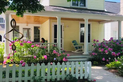 Image de Spectacular home with wrap around porch and garden just steps from the beach