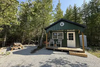 Image de Henry's Cabin - Johnswood Off Grid Cabins on Drummond Island
