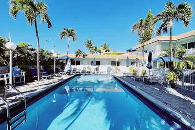 Image de Cozy Standard Double Room - Steps to Beach, Free Parking & Pool