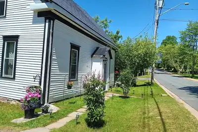 Image de Beautiful renovated three-bedroom house for rent October 1, 2025 - May 1, 2026.