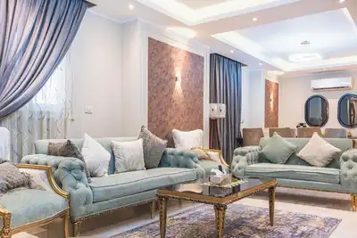 Image de Downtown Cairo. New cozy spacious luxurious apartment. 4mins walk Metro