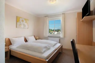 Image de Chambre 'Zimmer 3 - Doppelzimmer' avec vue sur la montagne, terrasse partagée et Wi-Fi