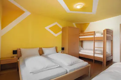 Image de Chambre 'Zimmer 4 - Familienzimmer' avec vue sur la montagne, terrasse partagée et Wi-Fi