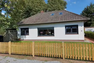 Image de Maison de vacances 'Haus An Der Marsch - Breklum' avec terrasse, jardin et Wi-Fi
