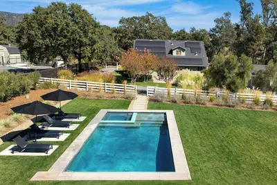 Image de Wine Country Estate by AvantStay | Pool, Spa, Barn