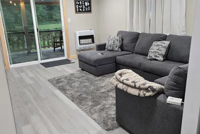 Image de Adventure Awaits in a 2 Bedroom apartment in Logan Wv. Hatfield McCoy or Hunting