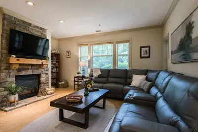Image de Scenic 2br Condo w/ Porch + Pool Near Slope/Trails
